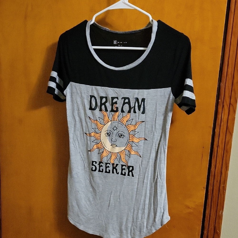 No Boundaries Black and Gray Dream Seeker Tee